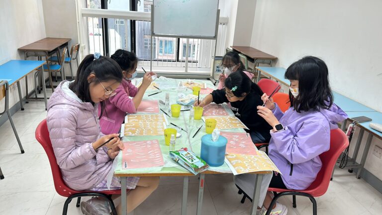 兒童及家庭團隊-Face-painting-少女義工-2